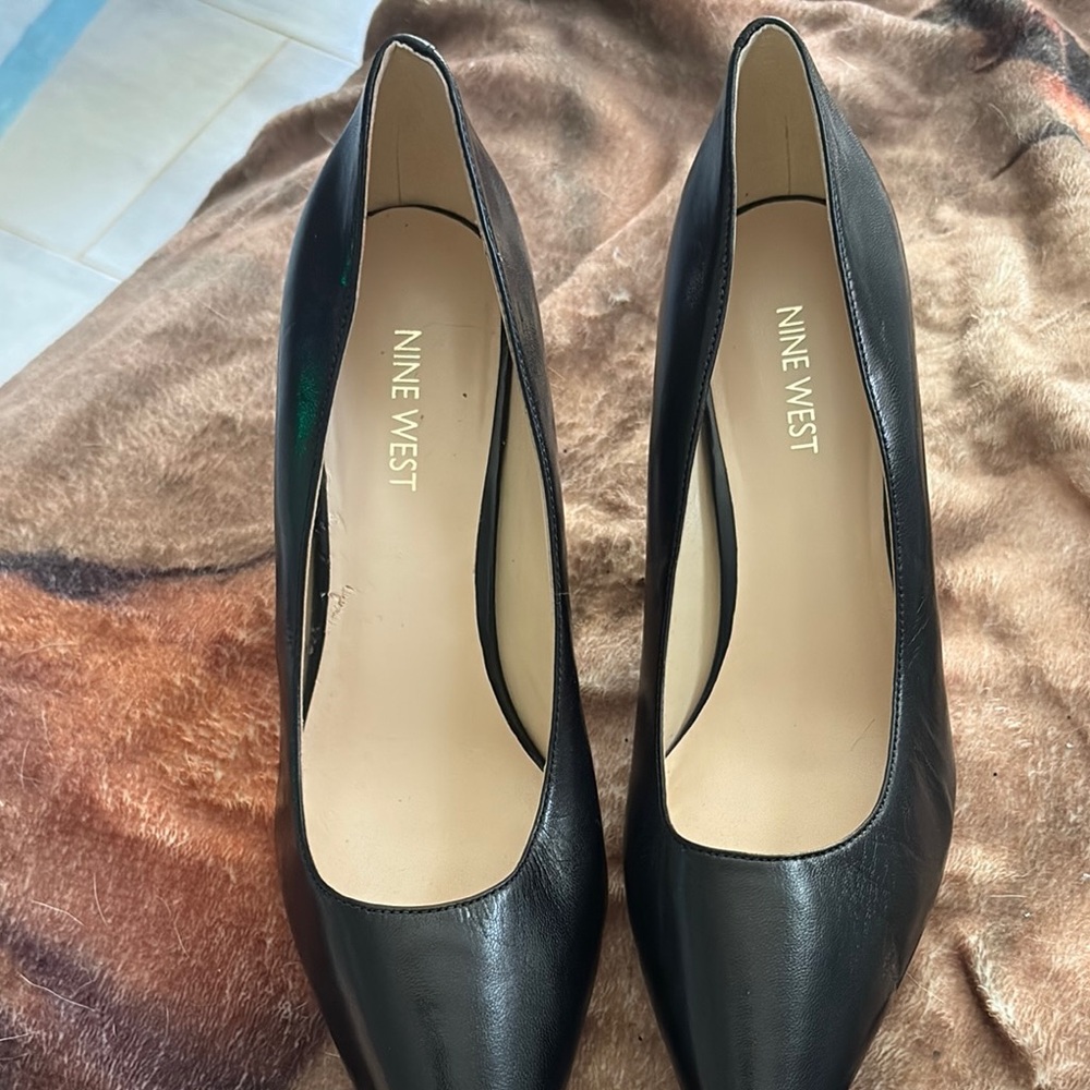 Nine West Black Leather Heels Classic Pumps